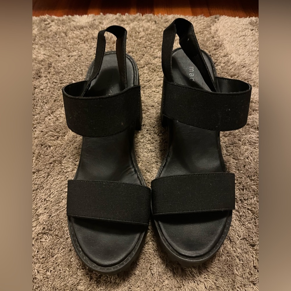 Madden girl ~2.5in black chunky heels